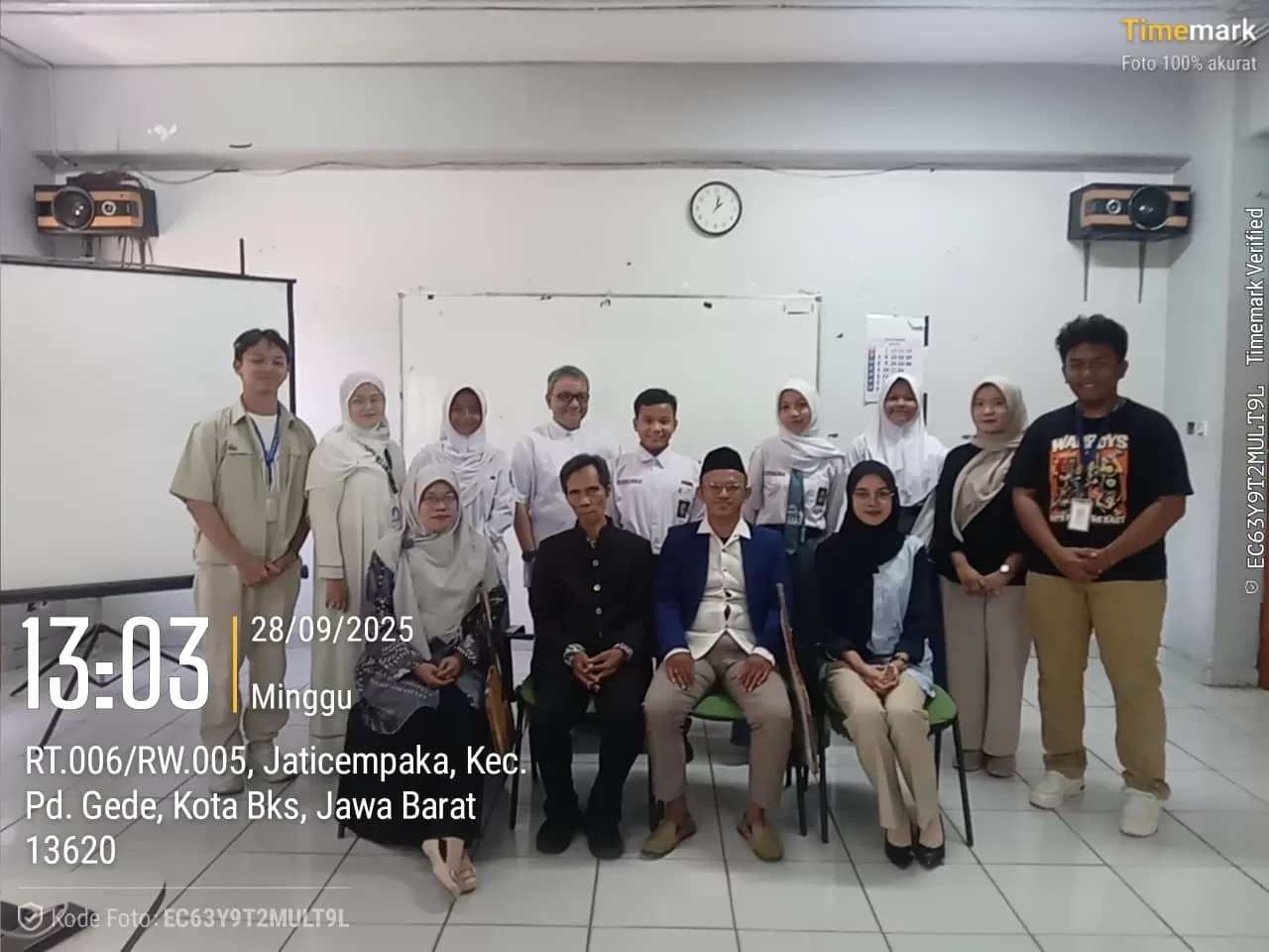 Prestasi Gemilang! Siswi SMK Negeri 9 Kota Bekasi Raih Juara 3 Olimpiade FestMath 2025